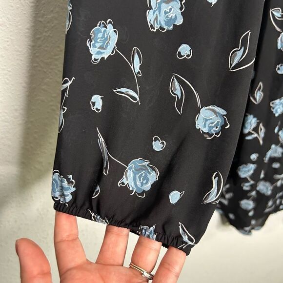 Torrid Women’s Blue Floral V Neck Hi Low Tunic Top Size 2 (2X) - Picture 4 of 8